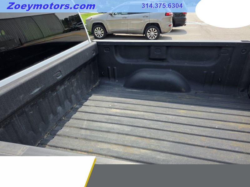Additional photo of vehicle.