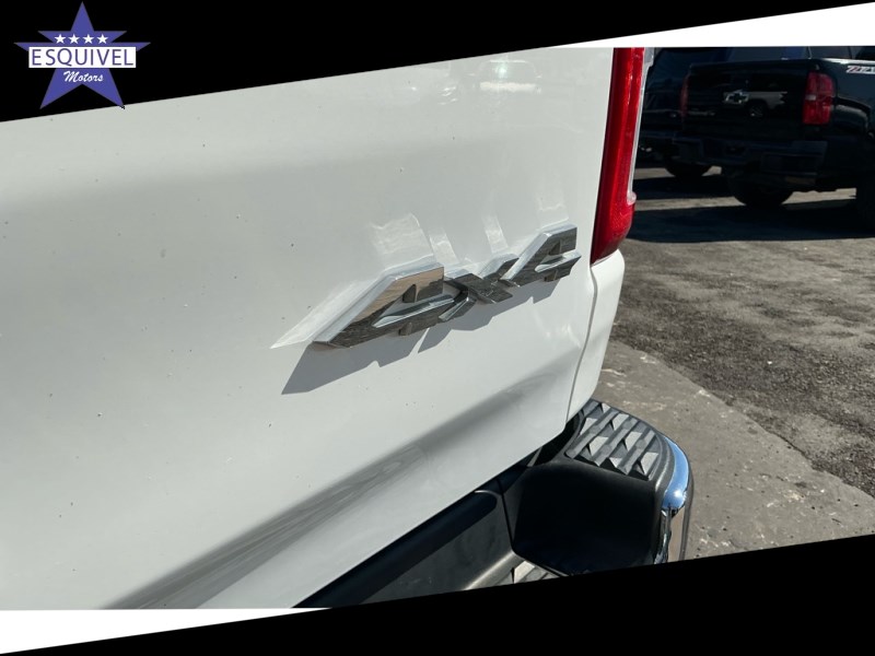 Additional photo of vehicle.