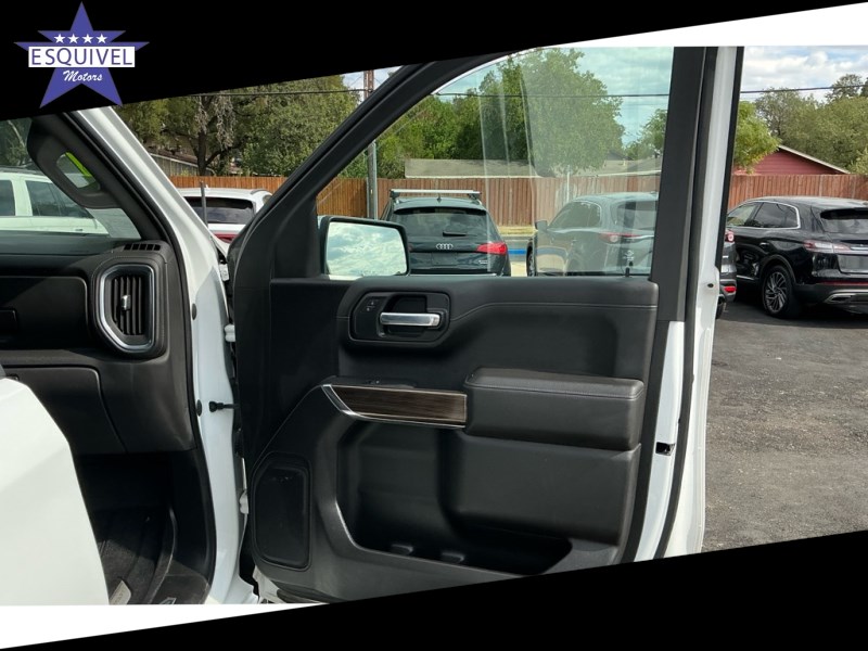 Additional photo of vehicle.