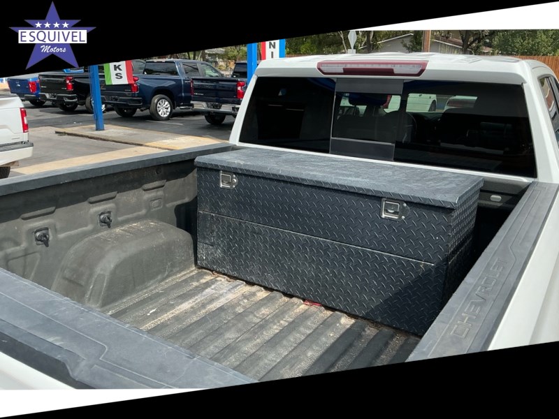 Additional photo of vehicle.