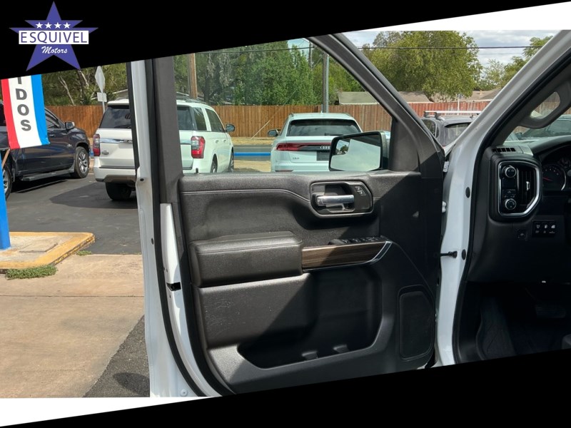 Additional photo of vehicle.