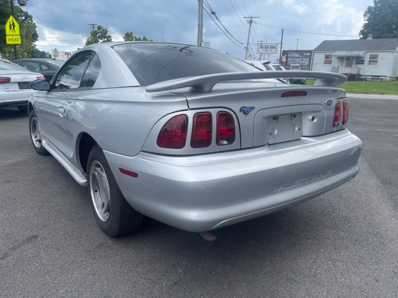 1998 Ford Mustang Base photo 2