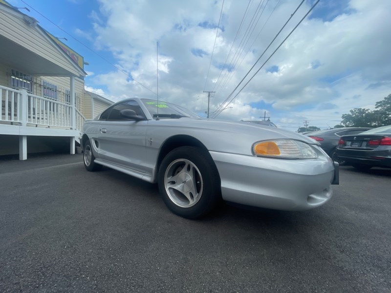 1998 Ford Mustang Base photo 4