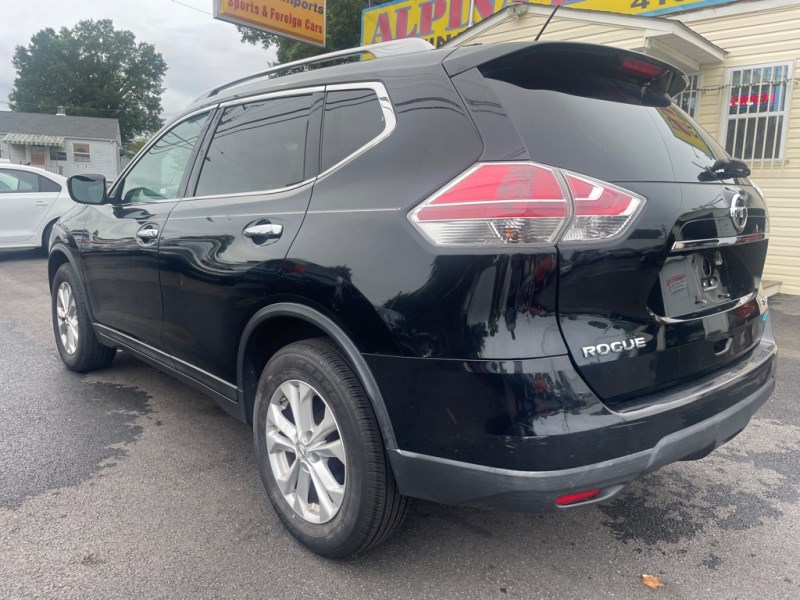 2014 Nissan Rogue SV photo 2