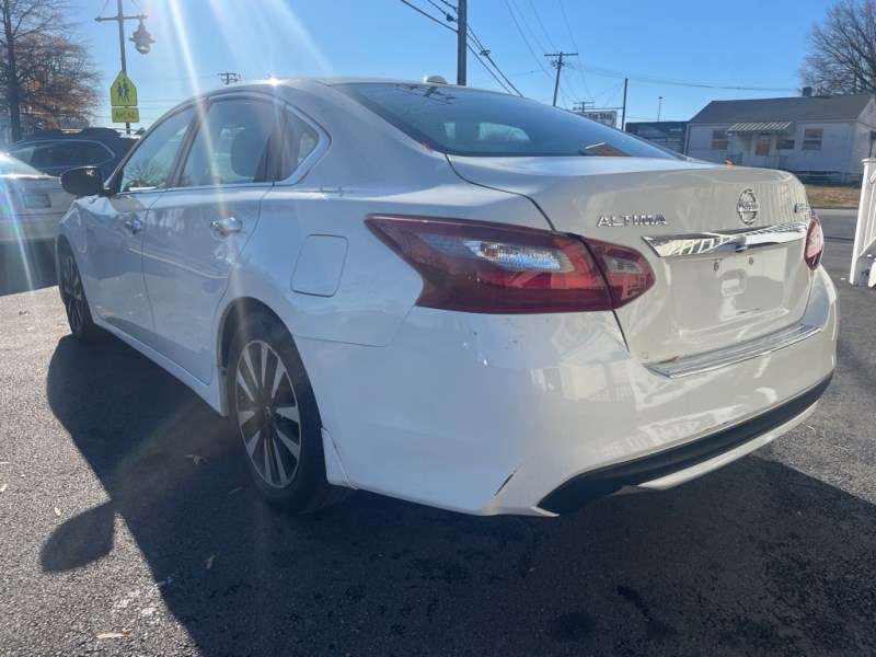 2018 Nissan Altima SL photo 3