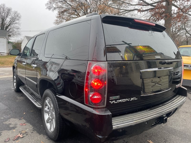 2010 GMC Yukon XL Denali photo 4