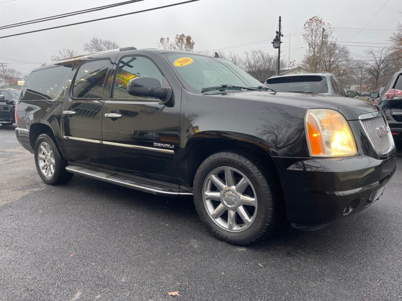 2010 GMC Yukon XL Denali photo 1