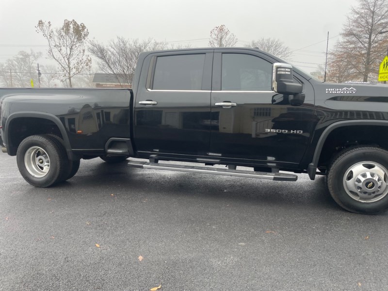 2022 Chevrolet Silverado 3500HD High Country photo 9