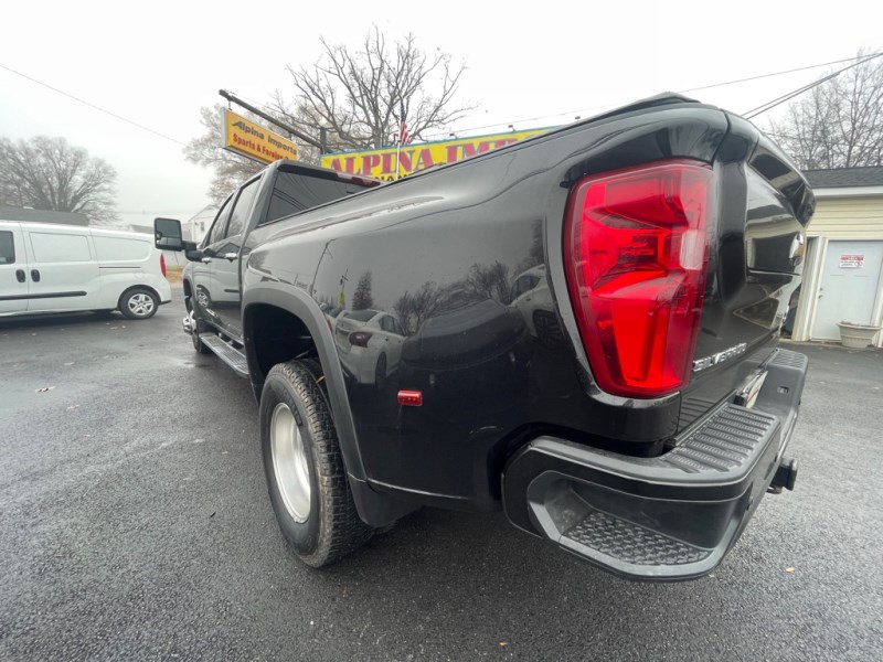 2022 Chevrolet Silverado 3500HD High Country photo 2