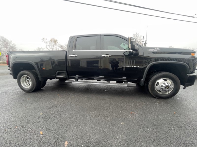 2022 Chevrolet Silverado 3500HD High Country photo 10