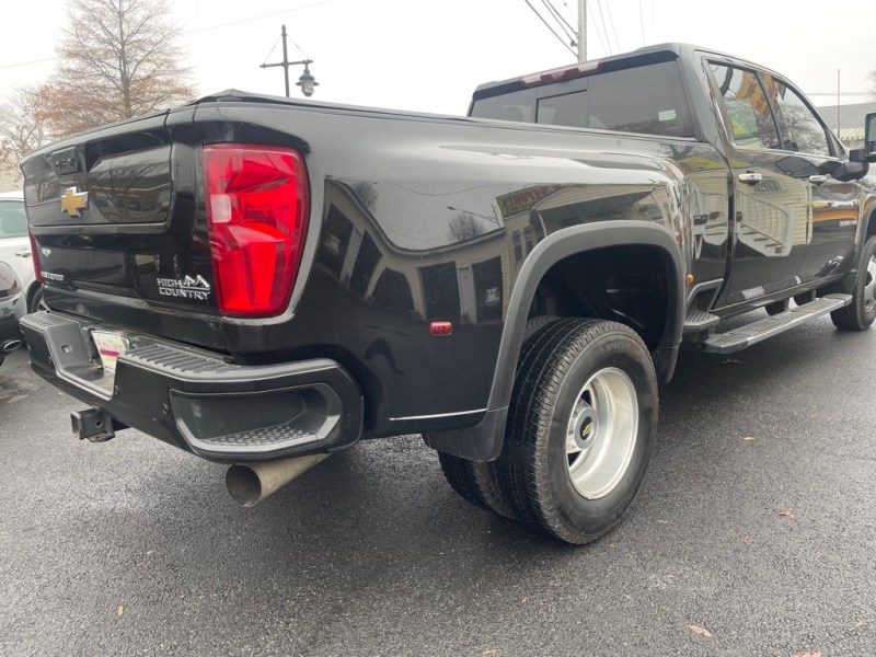 2022 Chevrolet Silverado 3500HD High Country photo 11