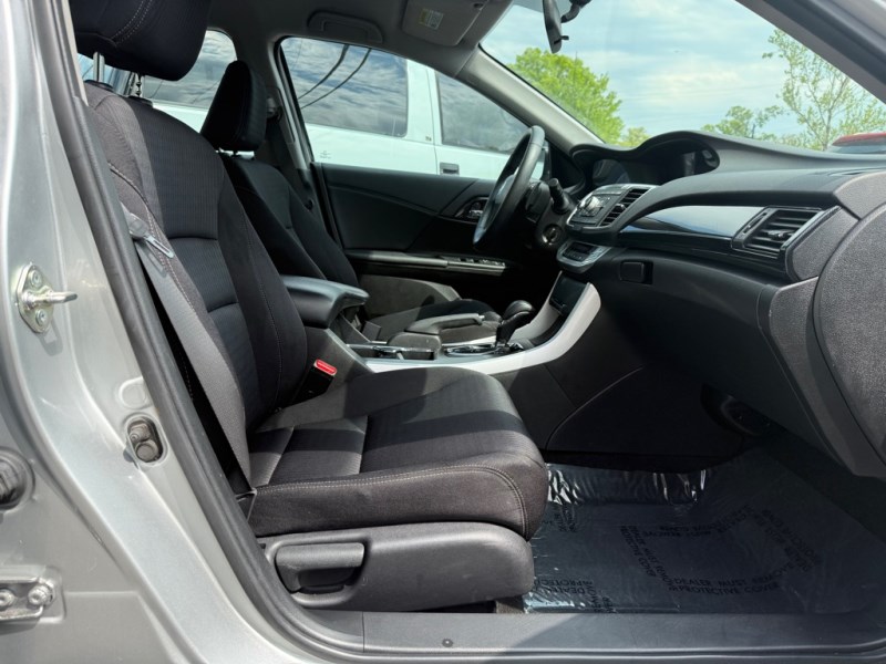 Additional photo of vehicle.
