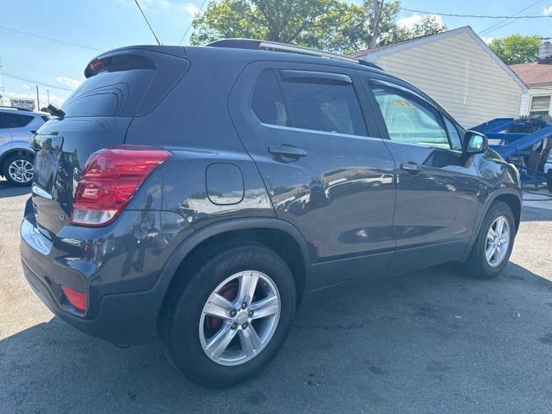 Additional photo of vehicle.