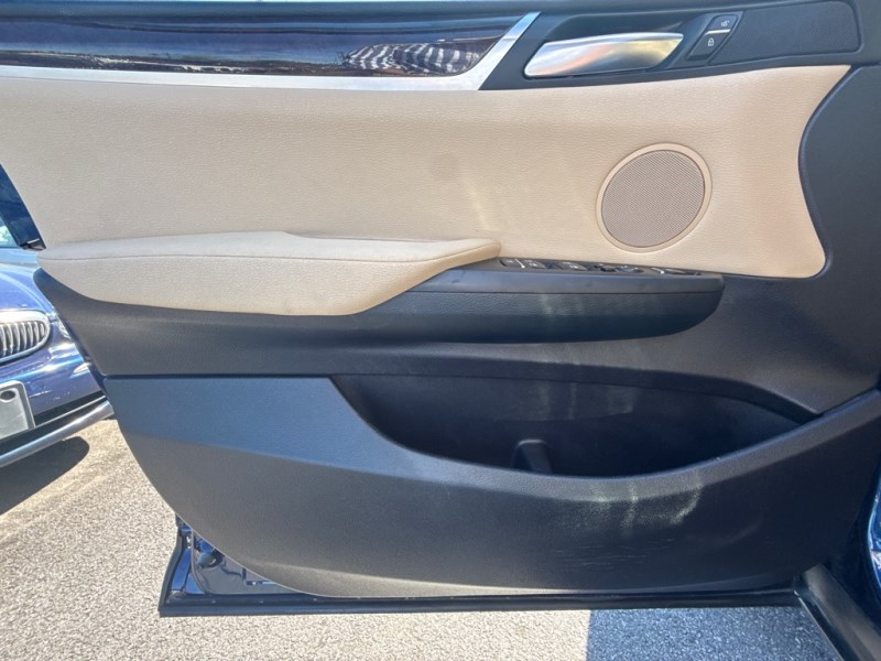 Additional photo of vehicle.