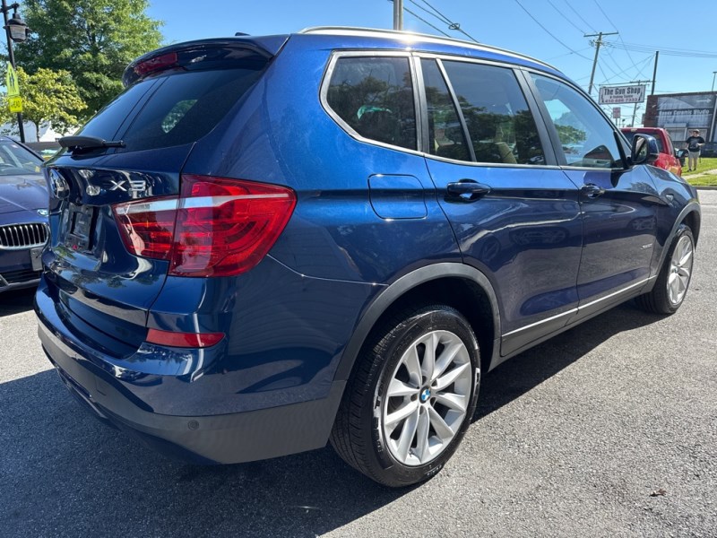 Additional photo of vehicle.