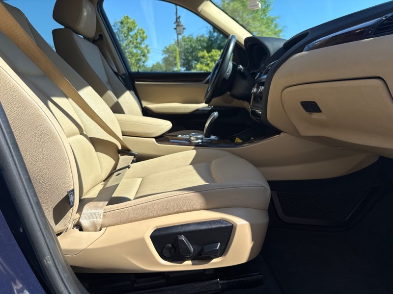 Additional photo of vehicle.