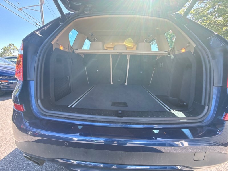 Additional photo of vehicle.