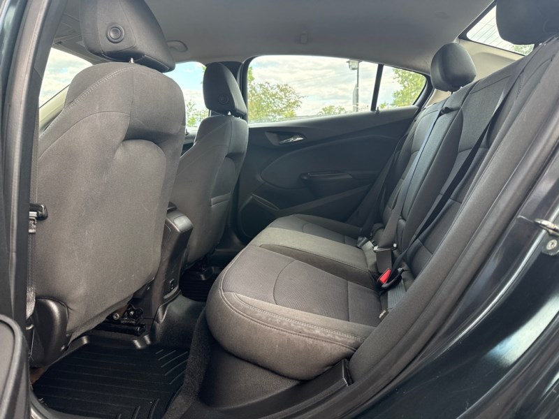 Additional photo of vehicle.