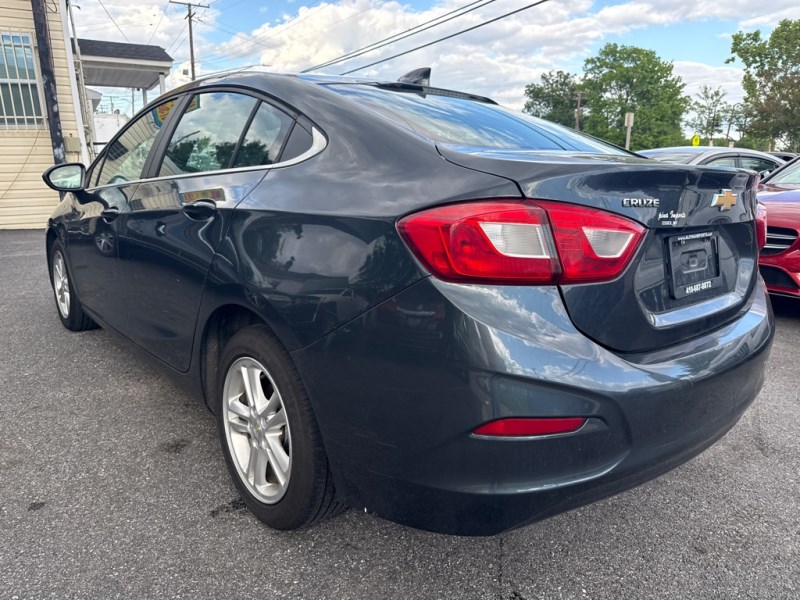 Additional photo of vehicle.