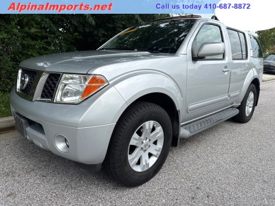 2005 Nissan Pathfinder LE