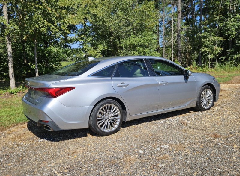 Additional photo of vehicle.