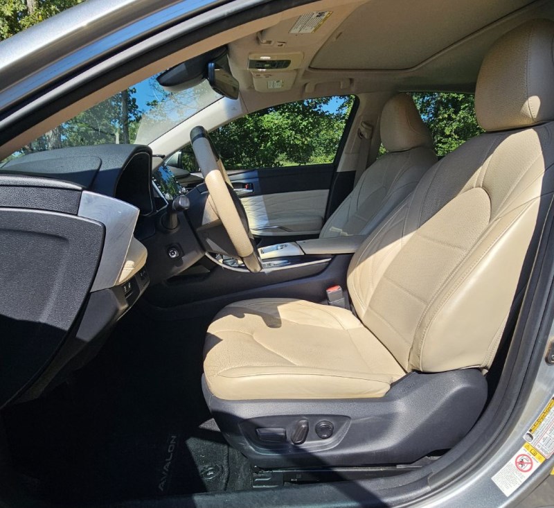 Additional photo of vehicle.