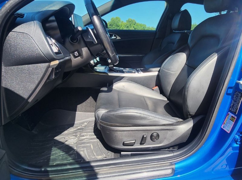 Additional photo of vehicle.