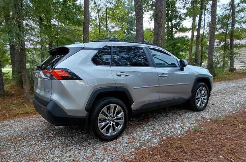 Additional photo of vehicle.