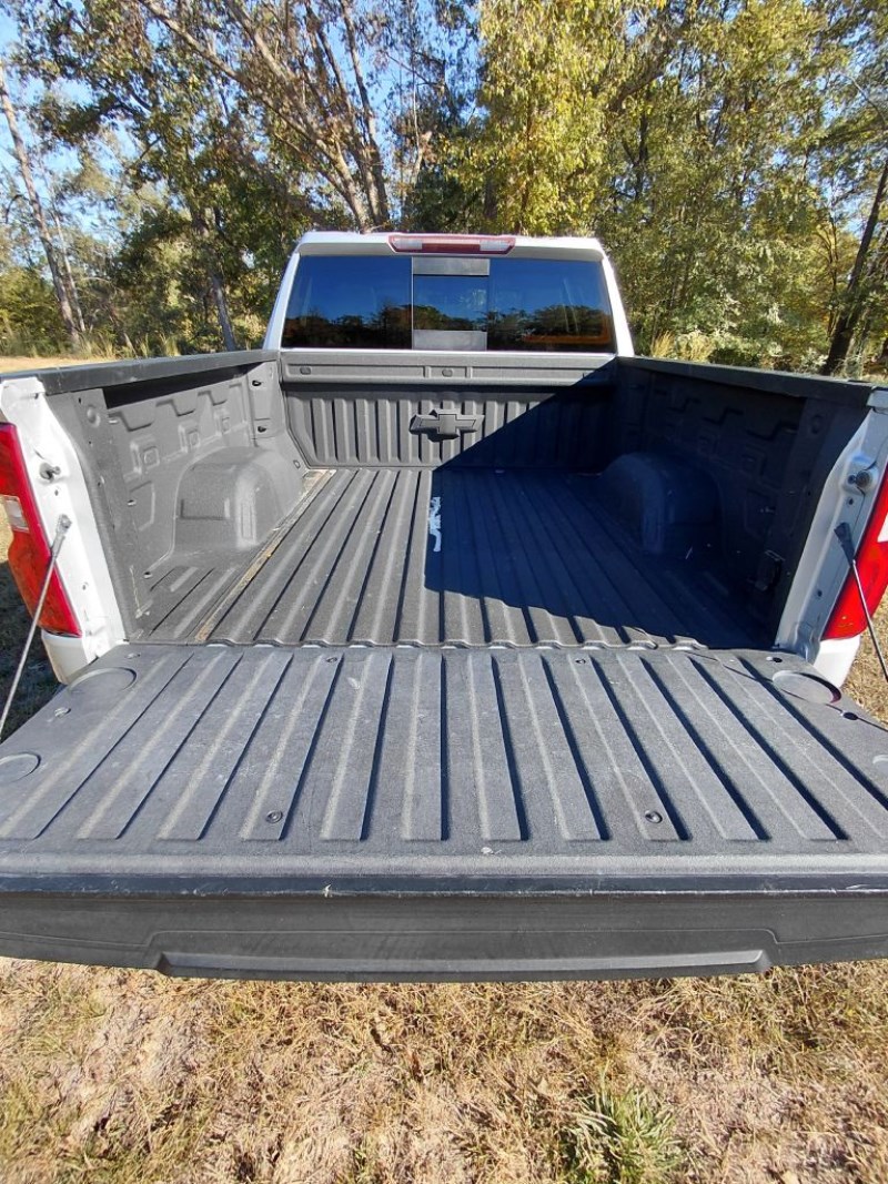 Additional photo of vehicle.