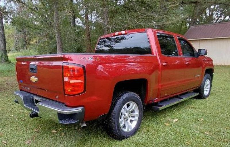 Additional photo of vehicle.