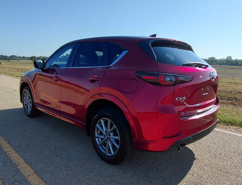 Additional photo of vehicle.