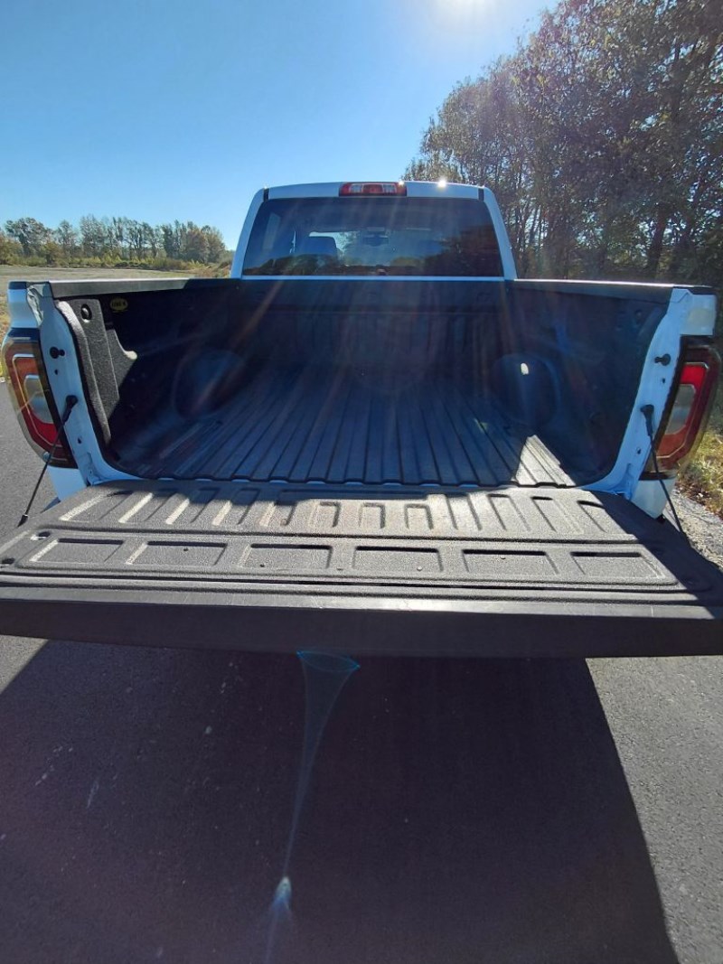 Additional photo of vehicle.