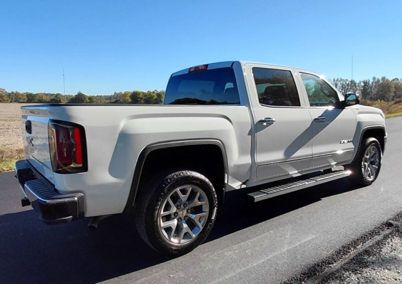 Additional photo of vehicle.