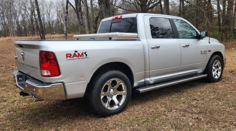 Additional photo of vehicle.