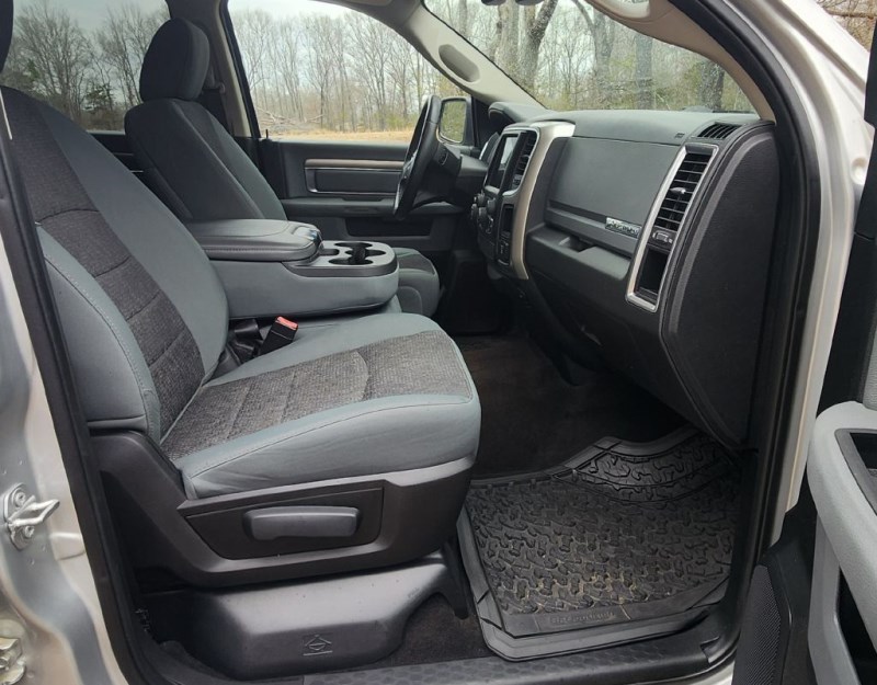 Additional photo of vehicle.