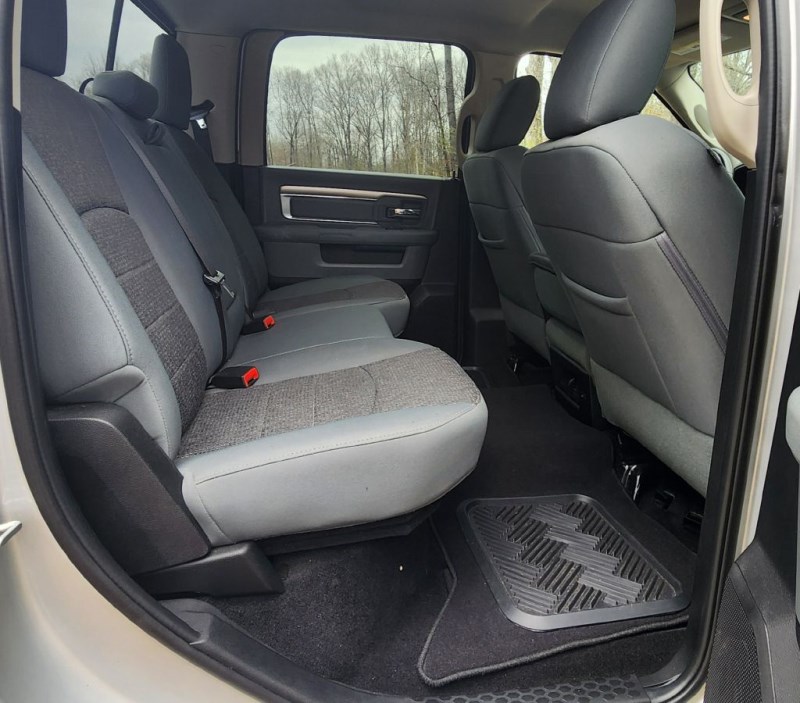 Additional photo of vehicle.