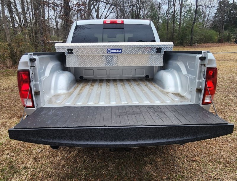 Additional photo of vehicle.