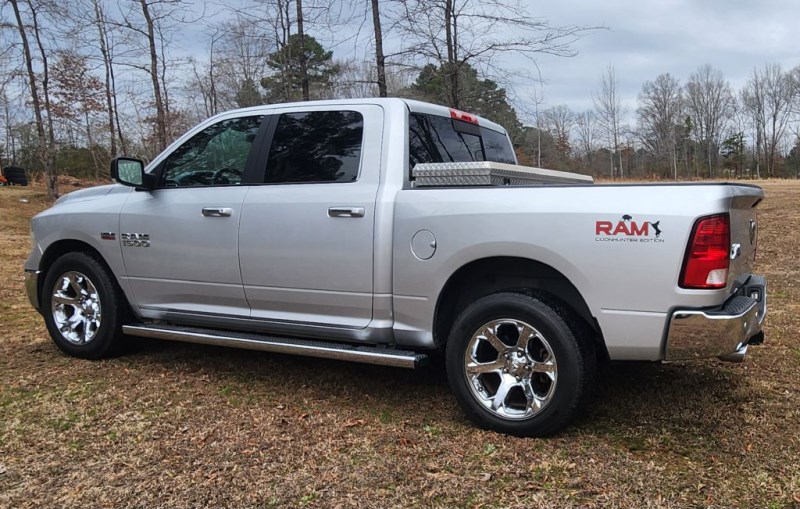 Additional photo of vehicle.