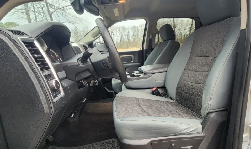 Additional photo of vehicle.