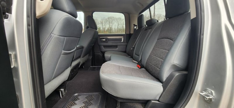 Additional photo of vehicle.