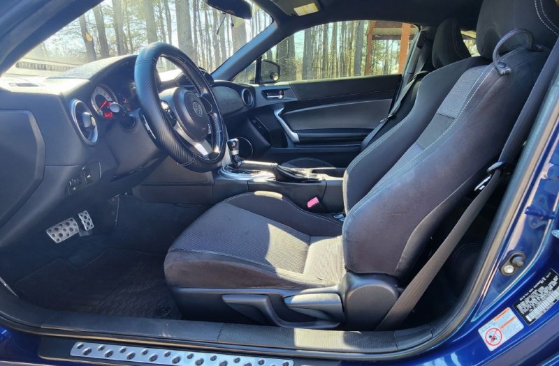 Additional photo of vehicle.