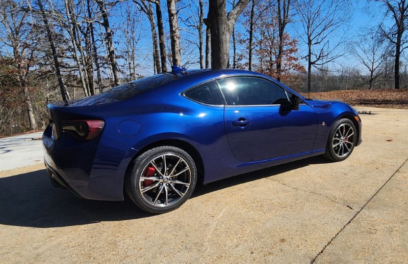 Additional photo of vehicle.