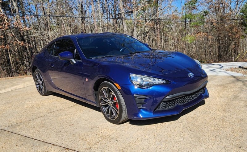 Additional photo of vehicle.