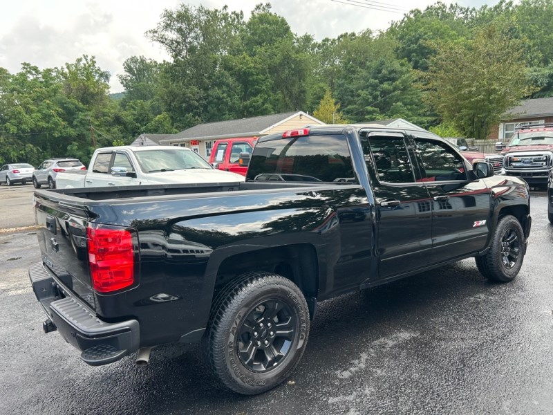 Additional photo of vehicle.
