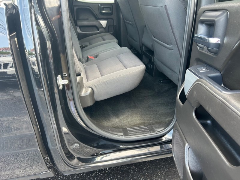 Additional photo of vehicle.