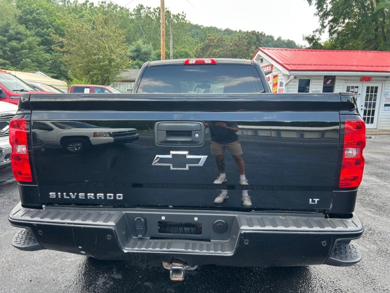 Additional photo of vehicle.