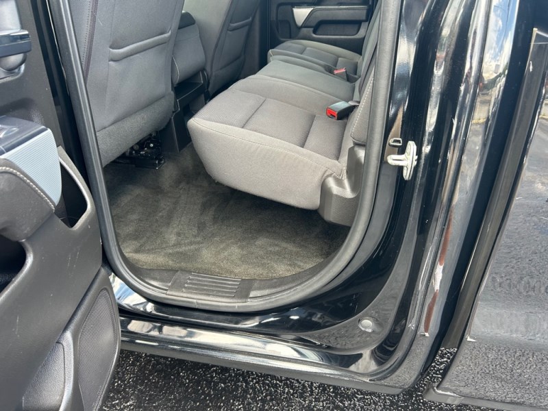 Additional photo of vehicle.