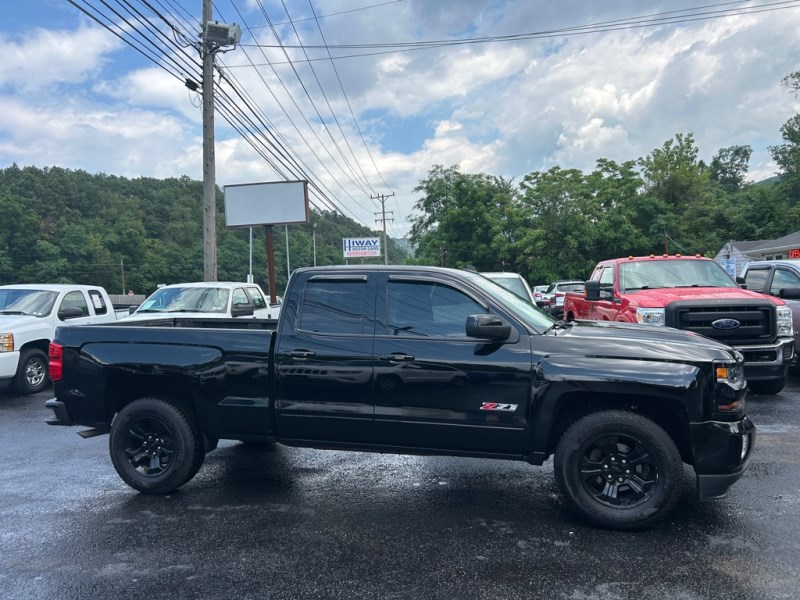 Additional photo of vehicle.