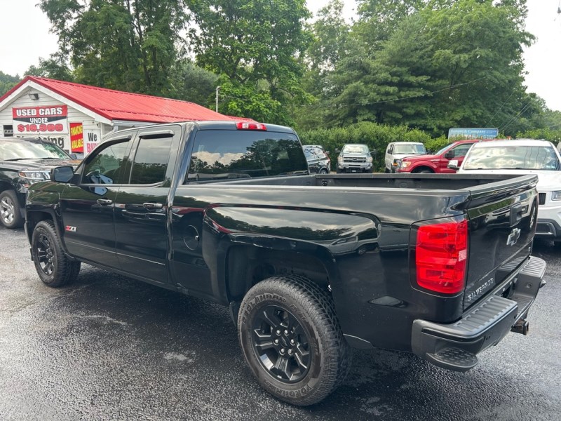Additional photo of vehicle.
