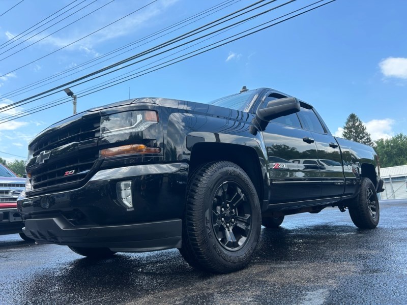Additional photo of vehicle.